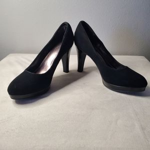 Maurices Black Size 10 Heals